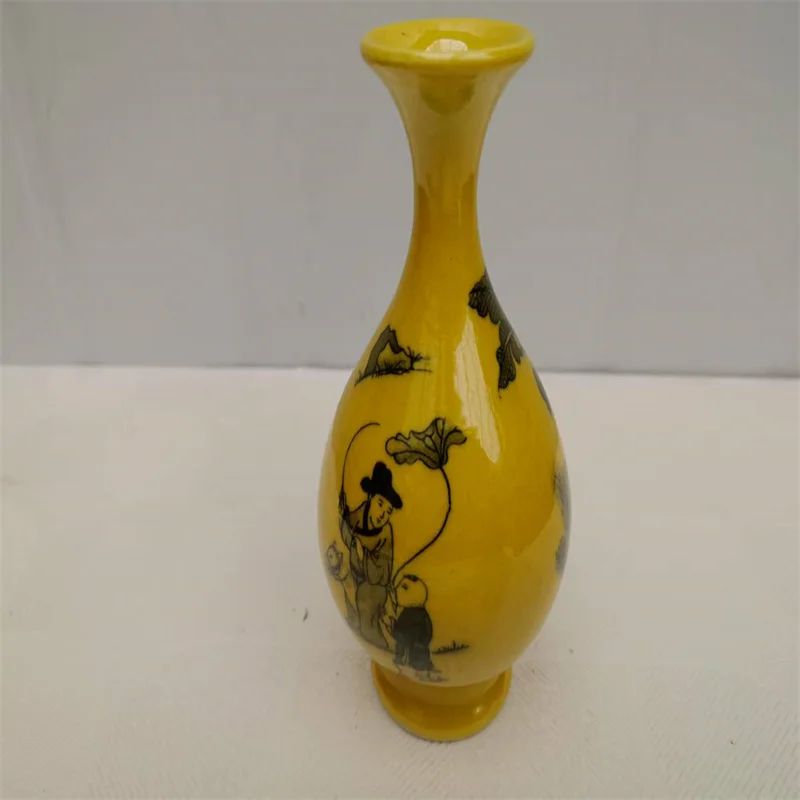 

Chinese Old Porcelain green glaze with character painting patterns Vase
