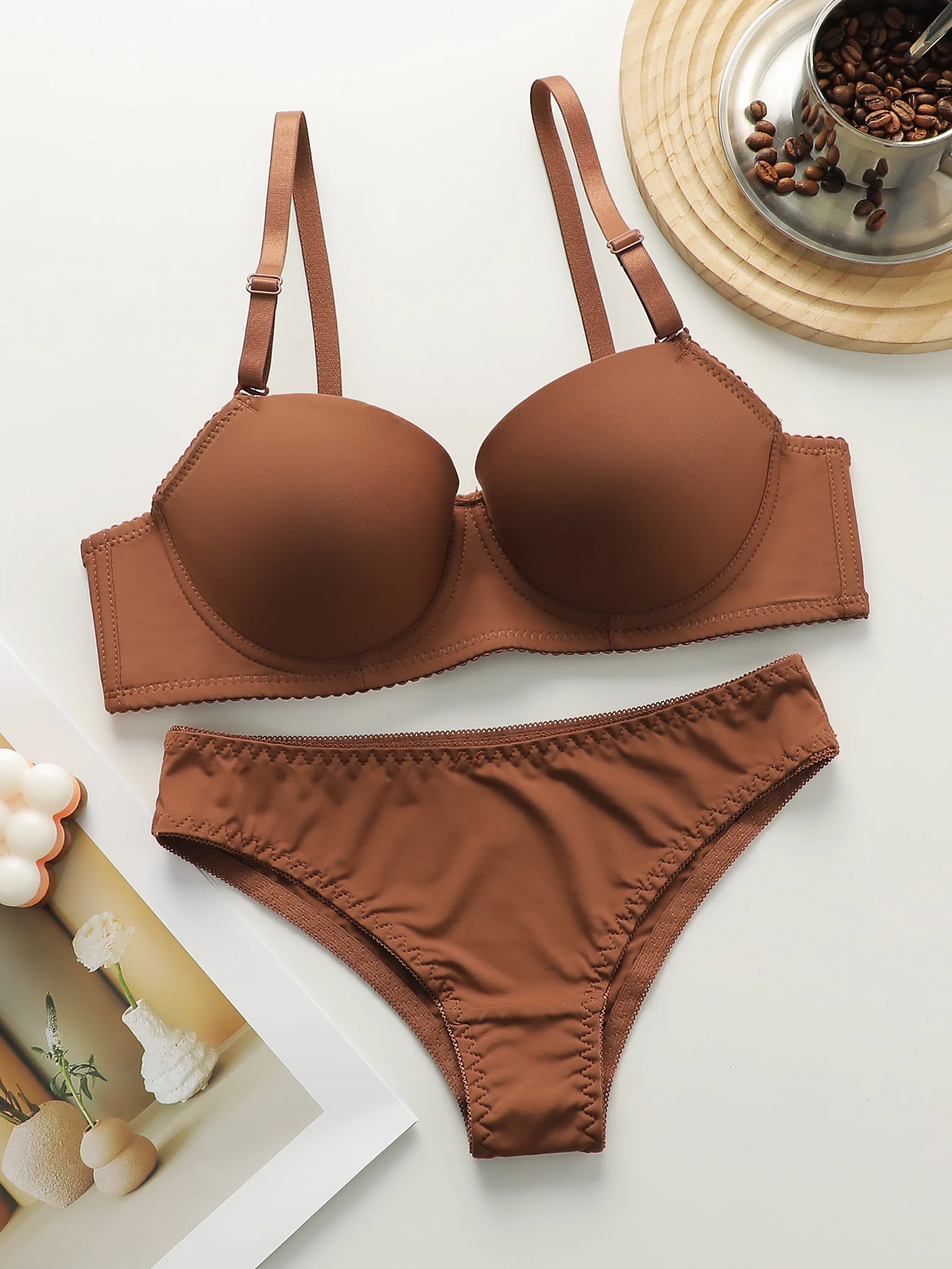 Nouveau vente chaude couleur unie quotidien 2 pièces ensemble avec jante en acier push up soutien-gorge pour femmes ensemble de sous-vêtements J2611