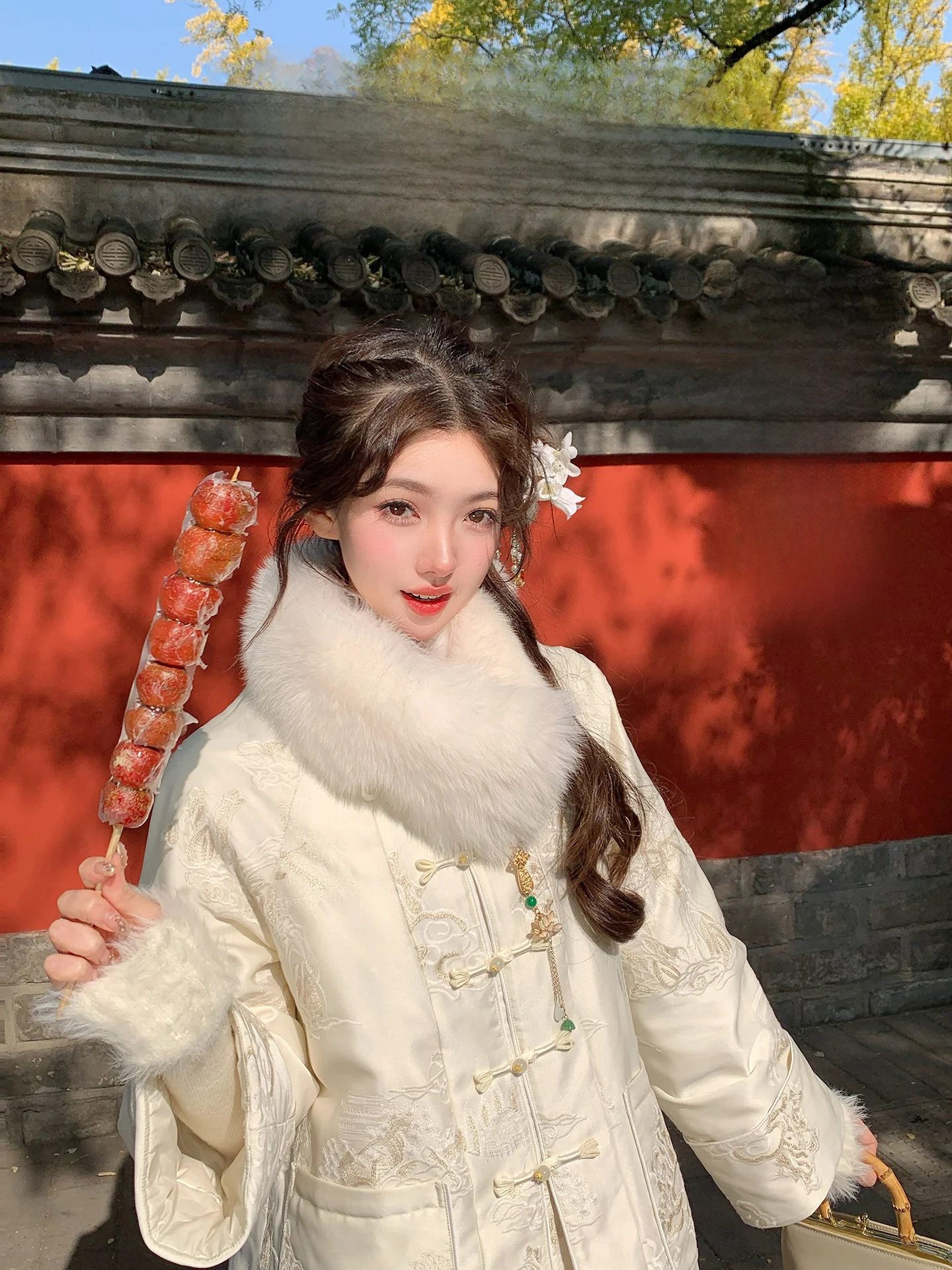 

Новый китайский женский пуховый комплект из двух предметов: вязаная куртка с вышивкой и брюки. Теплая зимняя модная верхняя одежда от Chuchu Xuelu Fude.