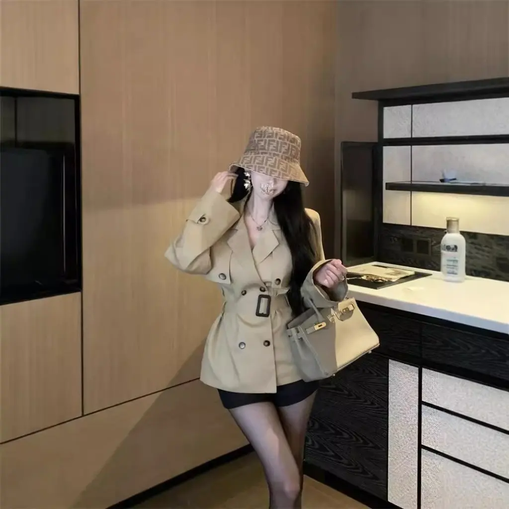 سترة نسائية فرنسية راقية أنيقة مزدوجة الصدر على شكل حرف K سترة واقية صغيرة كاكي خريف جديد