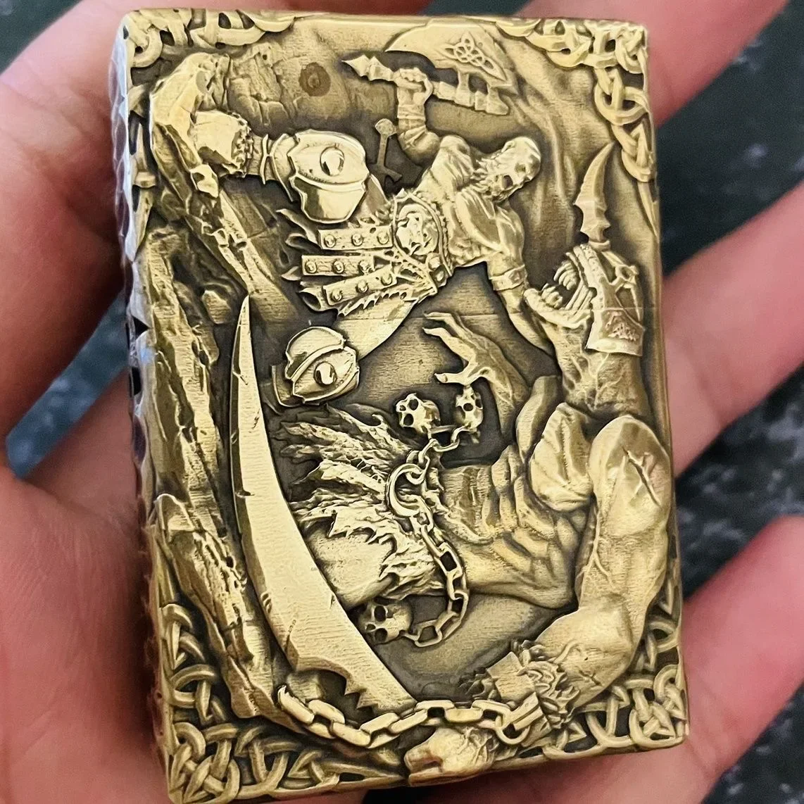 New Zorro 912 Carved Embossed Lighter Brass Samurai Fighting Beast Stone Pit Kerosene Lighter Classic Collection