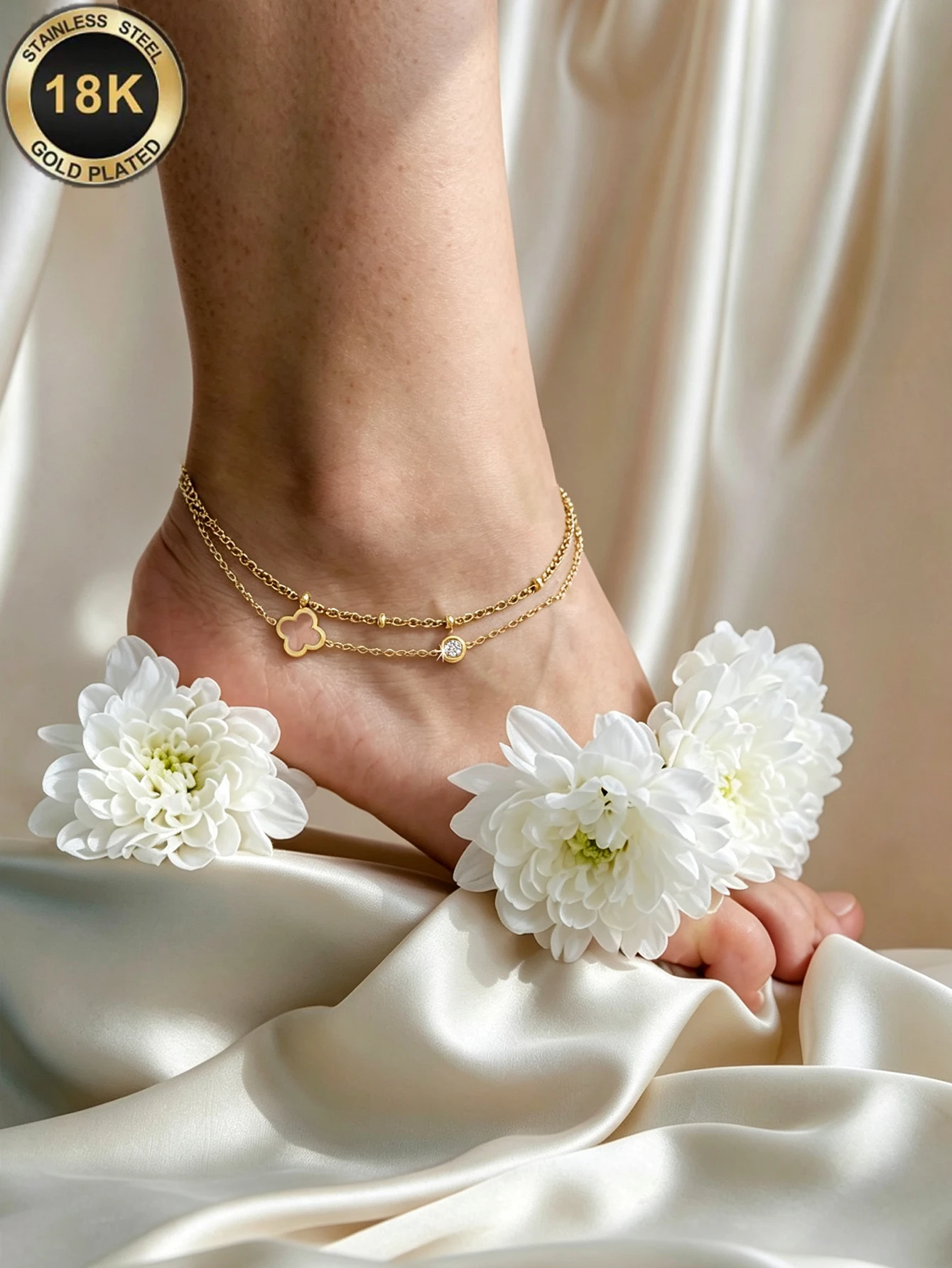 A Stylish, Minimalist 18-Carat Gold-Plated Stainless Steel Double-Layered Fine Bead Chain Featuring An Openwork Four-Leaf Clover