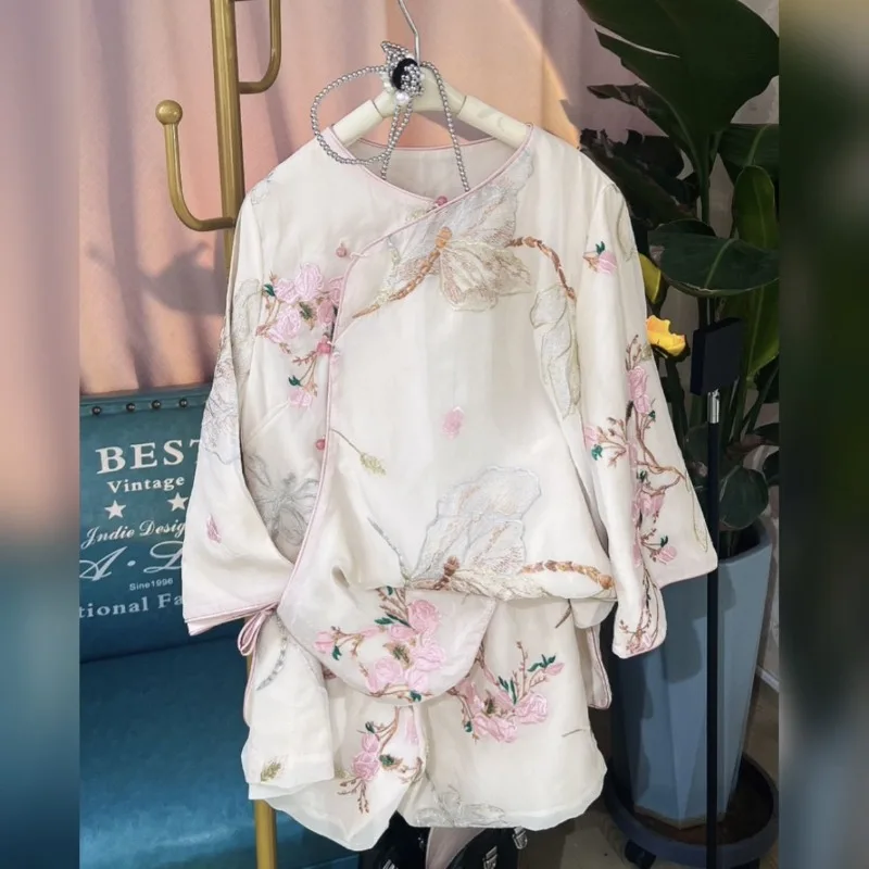 

Early Autumn Thin Embroidery Set Pink Embroidered Two-piece Set Chinese-style Slanted Lapel Button-up Top Shorts Light Luxury