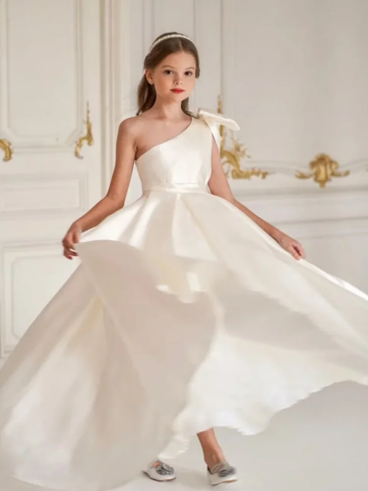 Maßgeschneidertes Satin-Blumenmädchenkleid mit einer Schulter und Schleife, Prinzessinnenkleid für Hochzeit, Kindergeburtstag, Erstkommunion, Abschlussball
