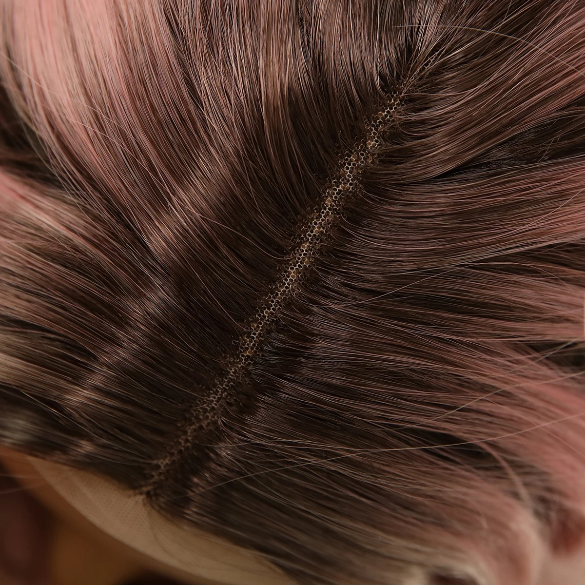 Parrucca da donna in pizzo frontale Capelli lunghi ricci con grandi onde Colore rosa Parrucca divisa centrale bianca naturale Stile europeo e americano