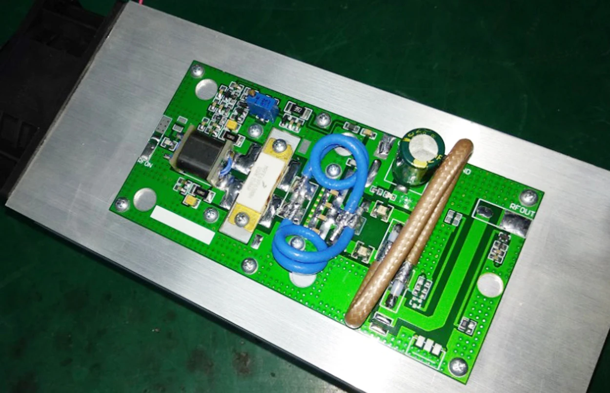 

FM Transmitter Board 75-108Mhz Rural Broadcasting FM 350W RF Amplifier 300W Transmitter