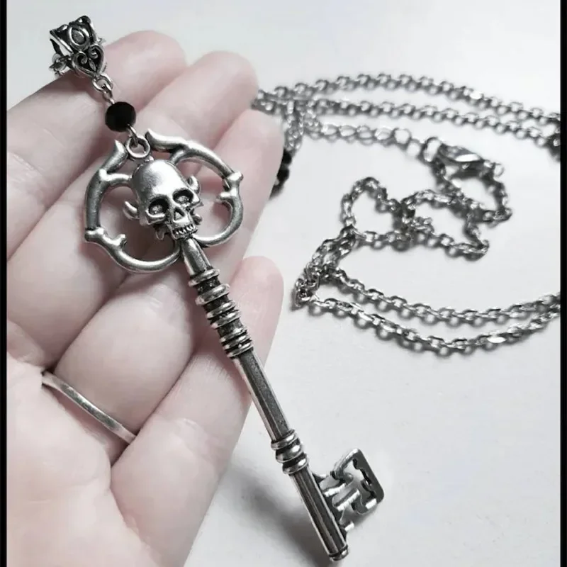 Goth Antique Silver Color Skeleton Key Necklace Creativity Pendant Charm Statement Punk Jewelry Fashion Women Halloween Gift