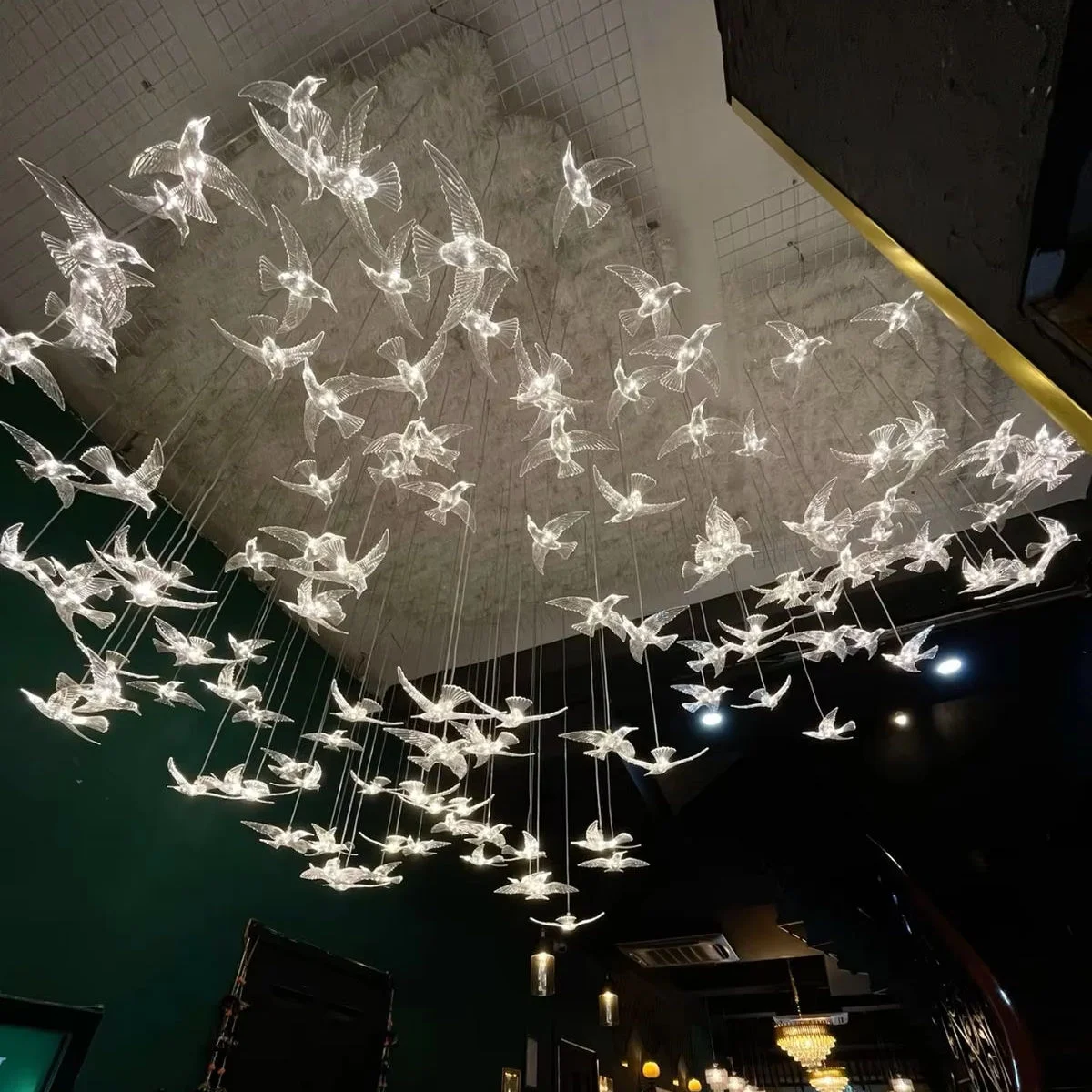 

Flying Bird Chandelier Ceiling Hanging Pendant Lamp for Hotel Reception Restaurant Banquet Hall Wedding Events