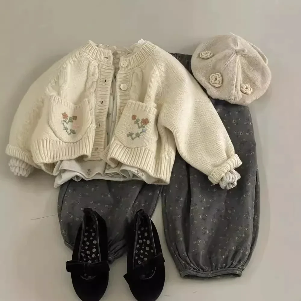 

Girls' Knitted Sweater Cardigan 2024 Autumn New Korean Version Baby Cute Warm Knitted Top for Children's Winter Wear Clothing