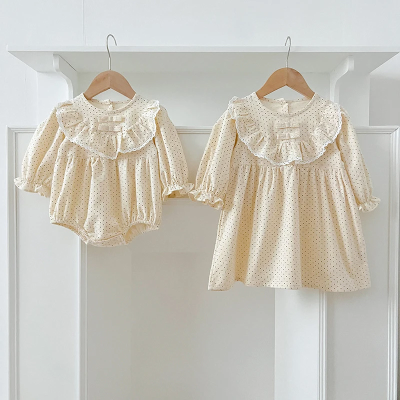 جديد ربيع 2026 ملابس داخلية للفتيات حديثي الولادة بأكمام طويلة من القطن للأطفال الرضع بدلة بنقاط صغيرة 0-24 متر ملابس أطفال حلوة