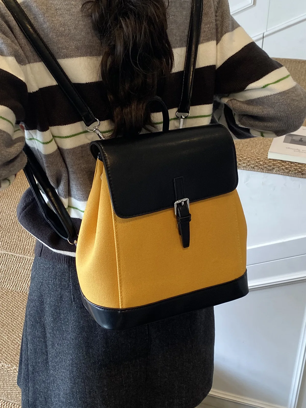 

Fashion Contrasting Color Backpack For Women Leather Splicing Commuting School Bag Korean Casual Simple Outdoor Travel Bags