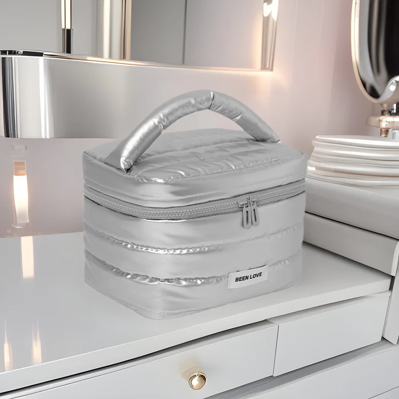 2025 تصميم جديد حقيبة مستحضرات التجميل حقائب مكياج محمولة سعة كبيرة أحمر الشفاه العناية بالبشرة حقيبة التخزين السفر المحمولة النساء هدية مثالية