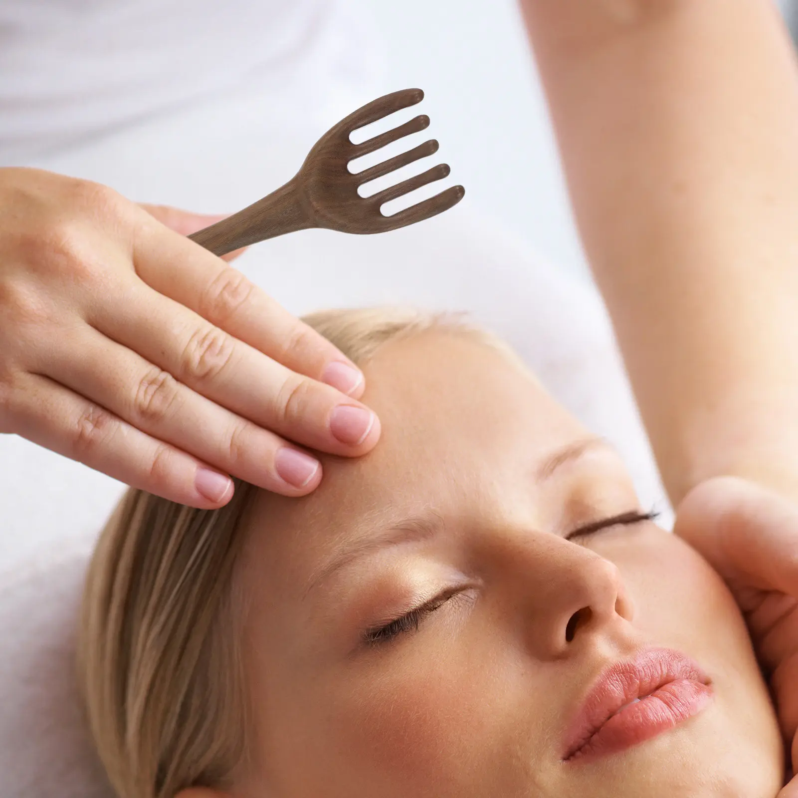 

2Pcs Natural Sandalwood Massage Comb Set with Ergonomic Handle Bean-Shaped Scalp Scraper for Hair Care Circulation Sleep