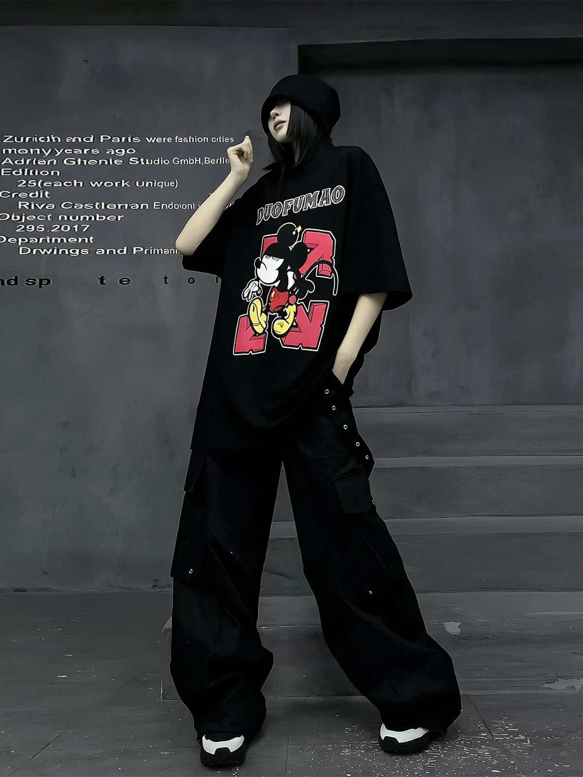 

M-Home: Модный женский комплект в стиле Cool Style – летняя новинка: черная футболка с коротким рукавом и брюки-палаццо. Комплект из двух предметов в уличном стиле.