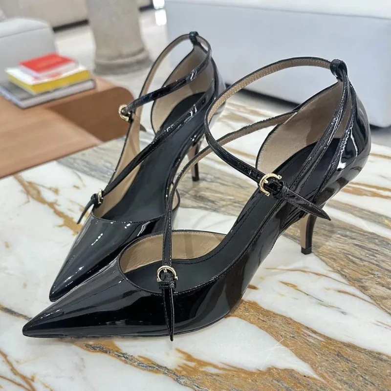 

Новые сексуальные пикантные босоножки на высоком каблуке с прямой пряжкой и тонким каблуком для девочек, черные профессиональные босоножки из лакированной кожи с острым носком