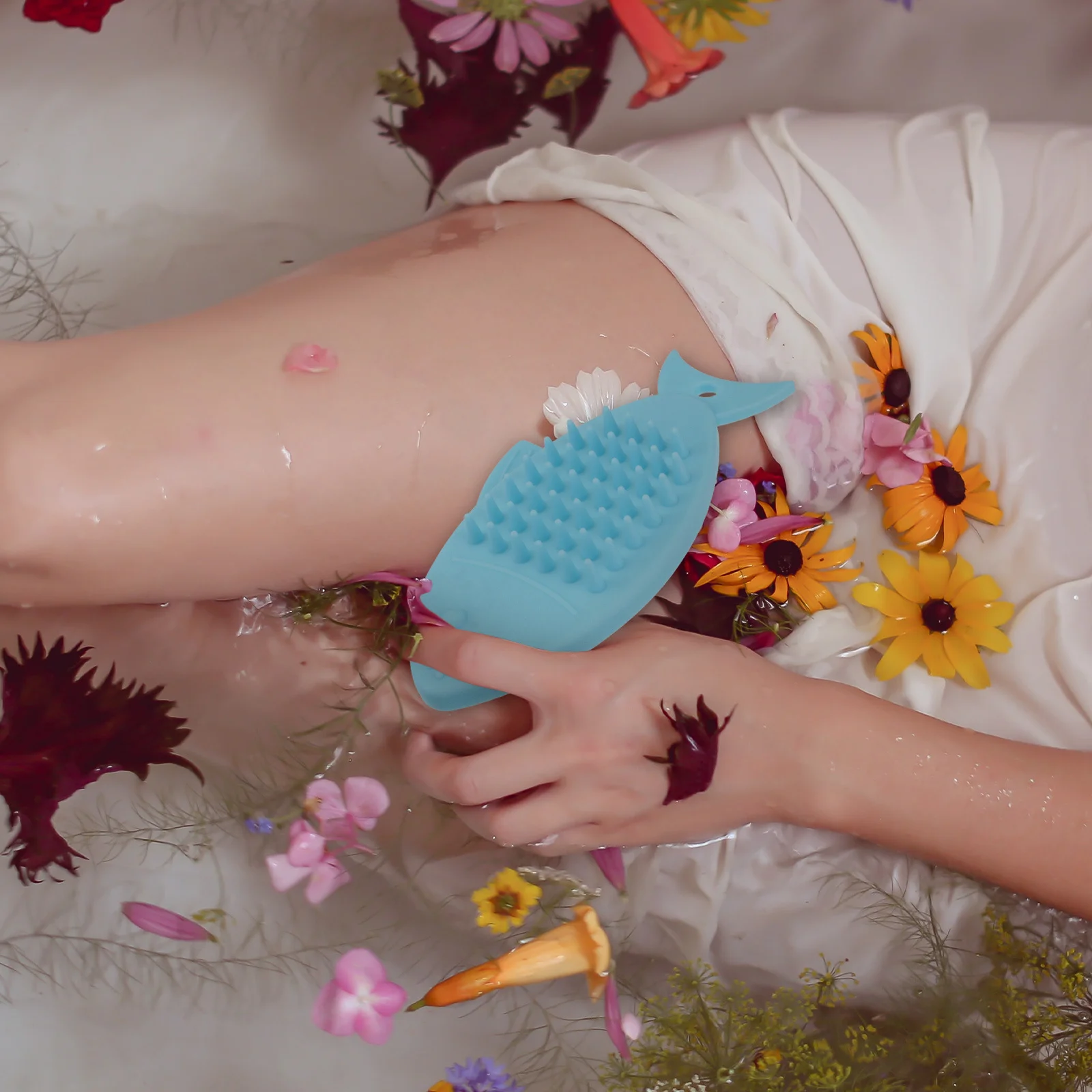 

1Pcs Fish Shape Silicone Bath Brush Sensitive Skin Baby Body Shower Scrubber Massage Tool Bathing Accessory Shower Brush