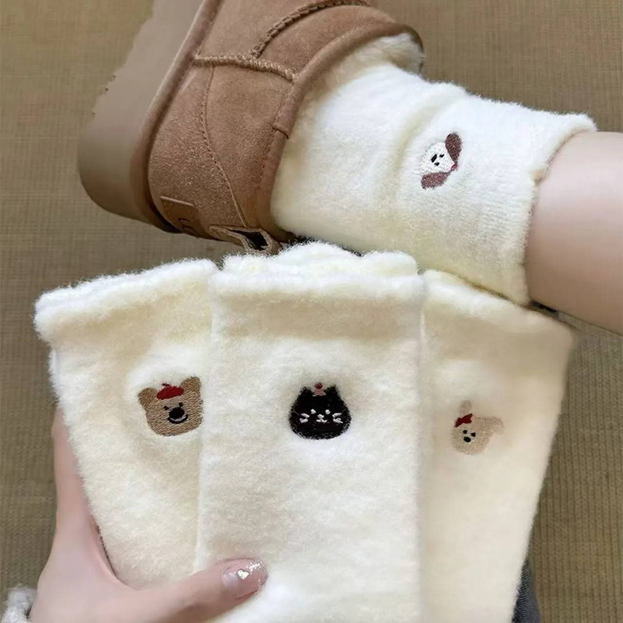 5 أزواج من الجوارب الغامضة للنساء، كارتون وجه مبتسم لطيف، جوارب منزلية مريحة من القطيفة، جوارب نوم قطيفة للغاية، جوارب لطيفة مريحة #1