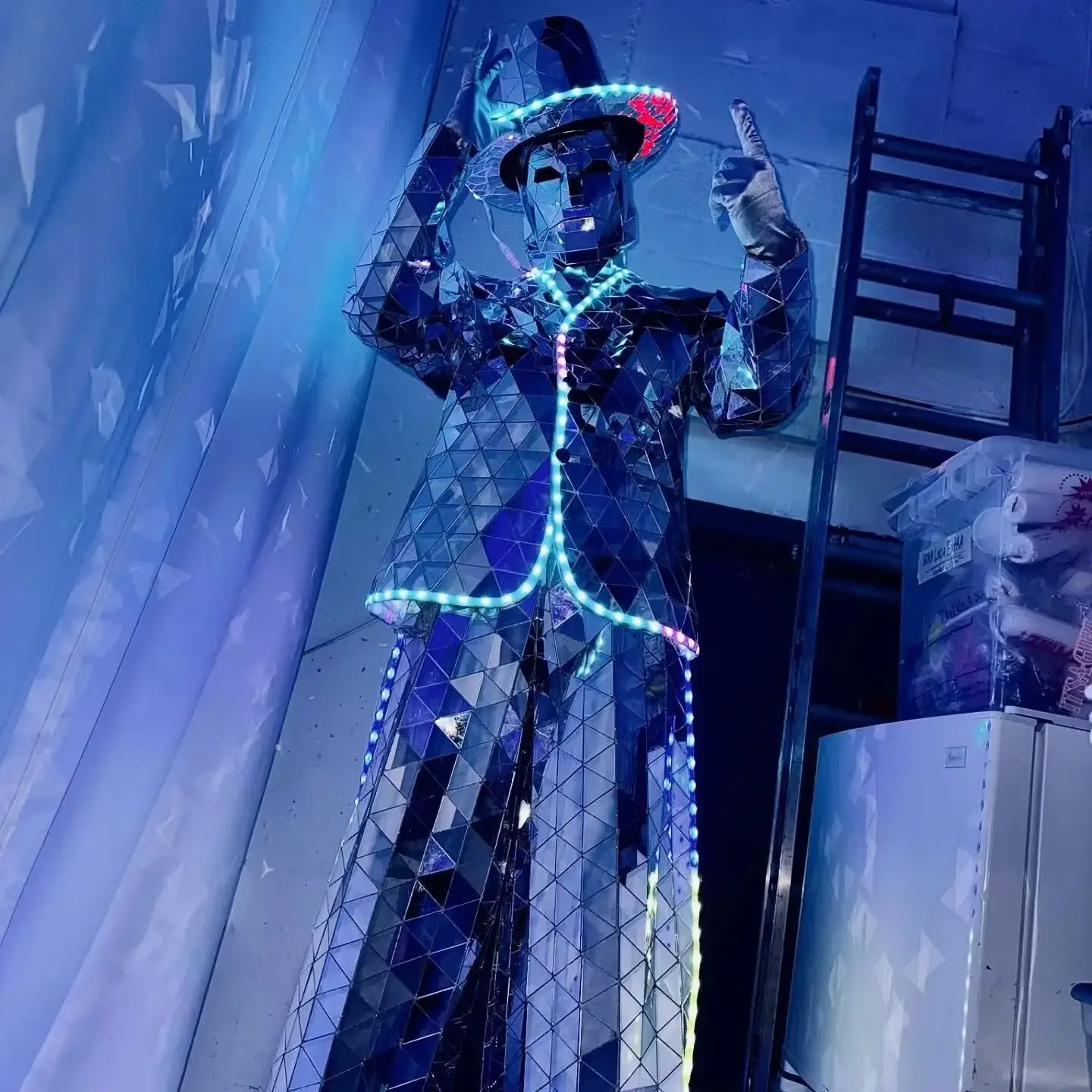 

Silver Man Show Suit Stage Performance Dress Dance Clothing for Party Nightclub LED Hand Sewn Mirror Costumes