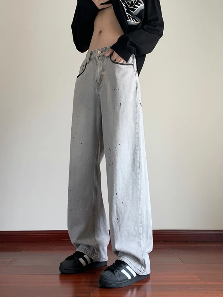 

Мужские джинсы e ey Splatter Denim: весенне-осенние, в американском уличном стиле, прямые, широкие, слегка расклешенные, удлиненные.