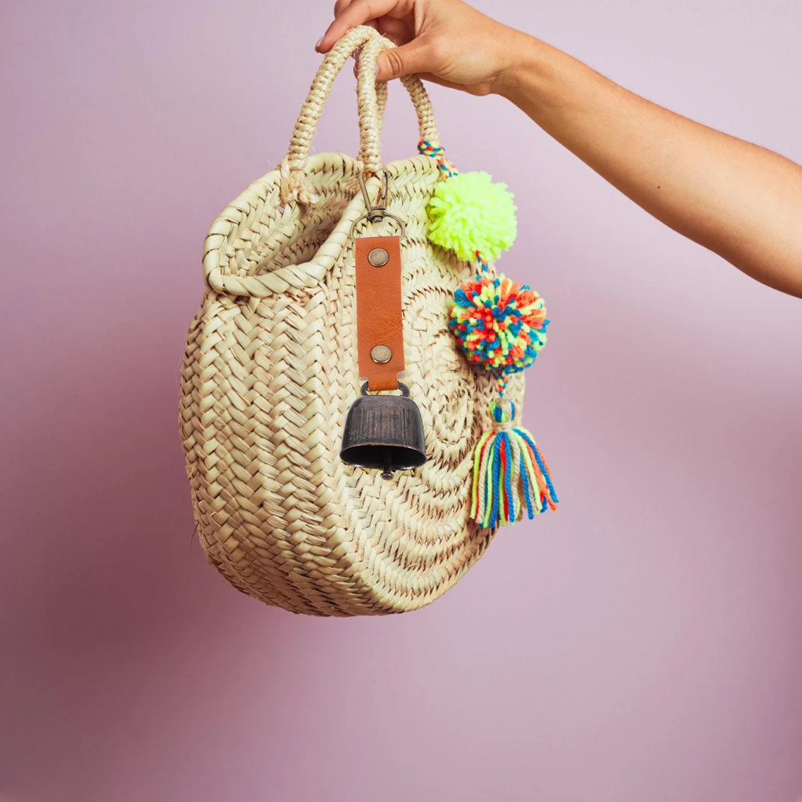 2 ชิ้นกลางแจ้ง Bell จี้ Vintage Bells หมีสําหรับ Camping วัวคําเตือนสังกะสีอัลลอยด์ขนาดเล็กเดินป่า