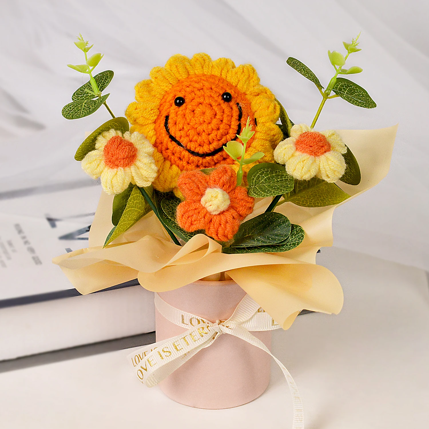 1 Stück handgefertigter gehäkelter Sonnenblumenstrauß in Geschenkbox, gestrickter Blumenstrauß für Muttertag, Thanksgiving und Heimdekoration – Detail 3