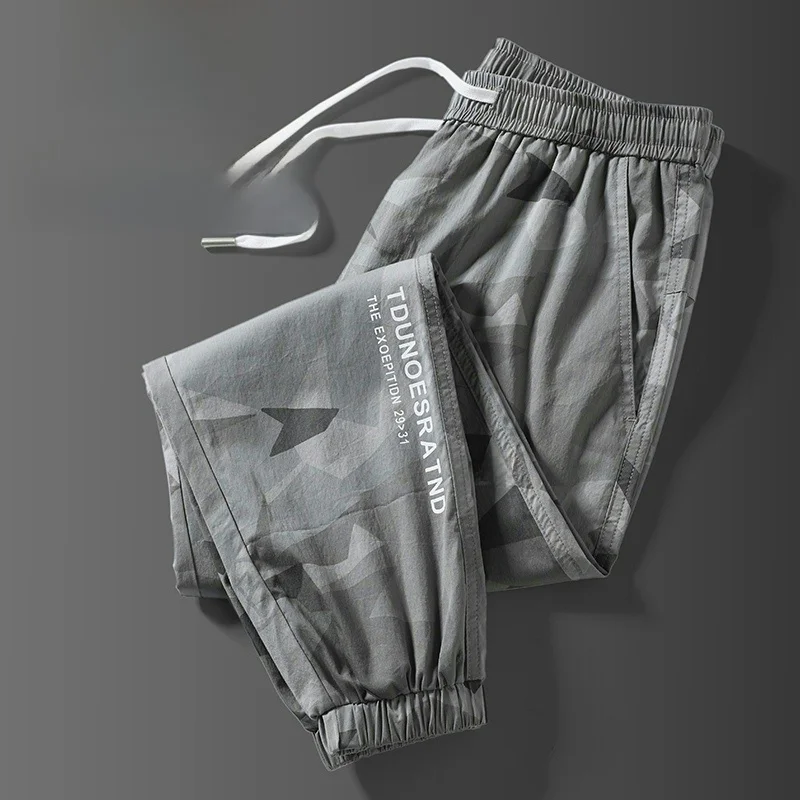Sommer Dünne Eis Seide Casual Camouflage Arbeit Hosen Männer Lose Fit Neun Punkte Jugend Trendy Bla Elastische Taille Hose