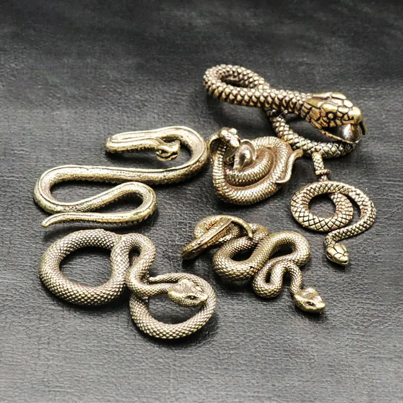 Retro Brass Snake Keychain Pendant 3D Python/Rattlesnake shape Pendant Accessories Reptiles Car Key Chain Bag Hanging Pendant