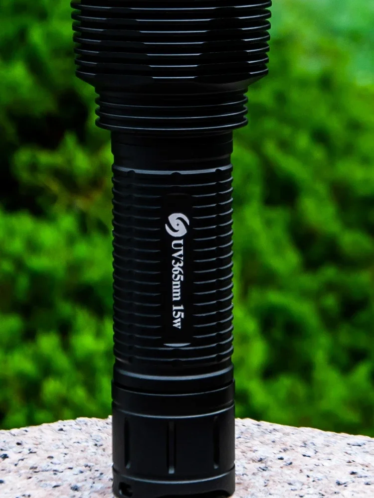 

Мощный ультрафиолетовый фонарик дальнего действия 15 Вт 365