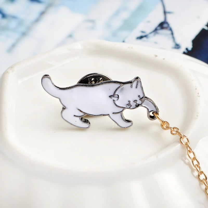 Cute Cartoon Cat Kitten Pearl Metal Brooch Pins with Chain DIY Button Pin Denim Jacket Pin Badge Jewelry Gift for Kids