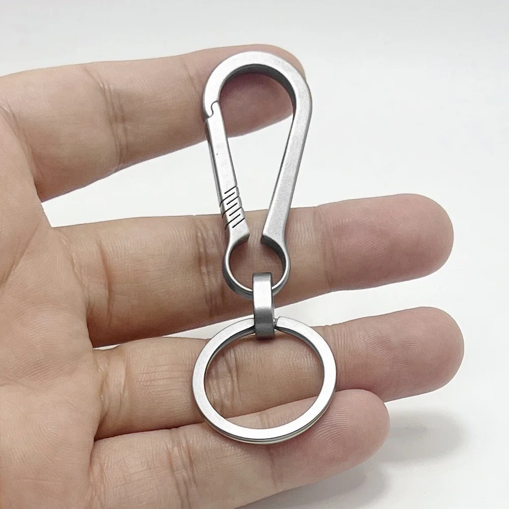 Titanium Alloy Keychain with Ring Buckle Pendant Super Light Man Car Keychain for Male Creativity Gift Keyfobs Crafts Key Ring