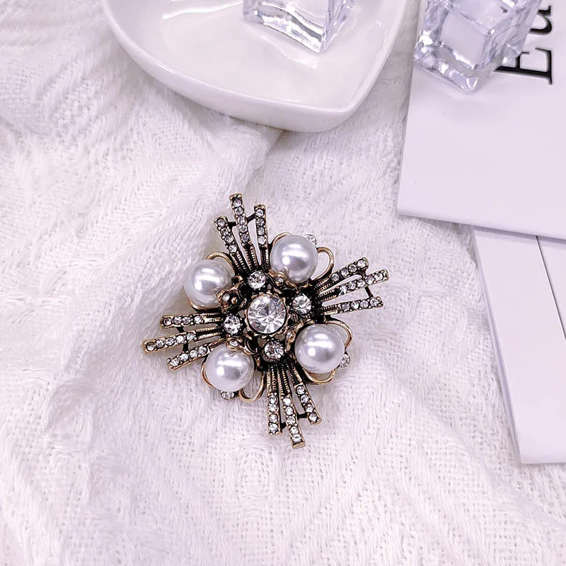 Vintage Barock Perle Kreuz Broschen für Frauen Retro Strass Kreuz Brosche Hochzeiten Bankett Pins Luxus Schmuck Geschenke