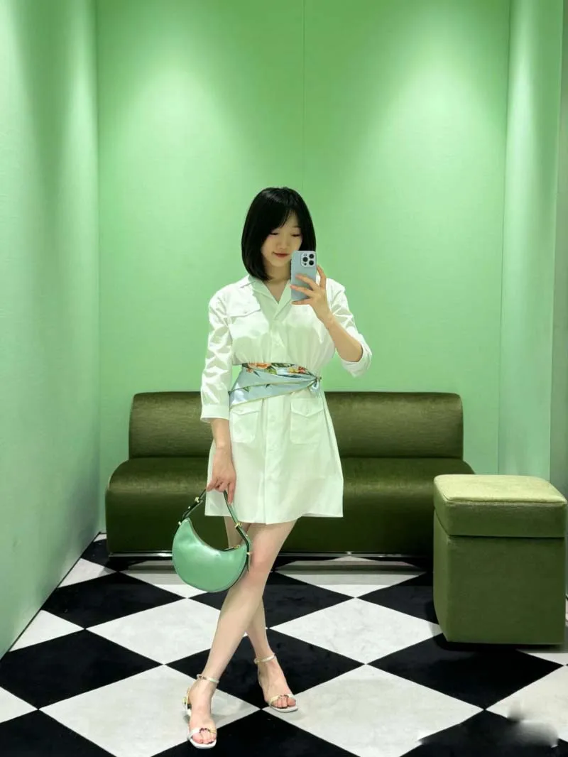 

Commuting style women's dress, fashionable and simple casual belt, waist cinching, slimming and slimming A-line short skirt