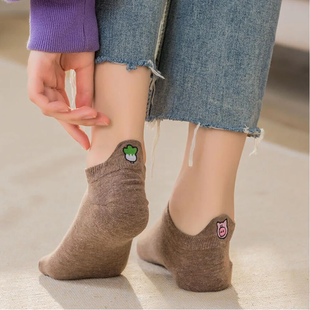 Embroidered Short Ankle Socks Women Cute Kawaii Cartoon Animal Head Rabbit Carrot Dog Bear Trendy Fashion Breathable Boat Socks