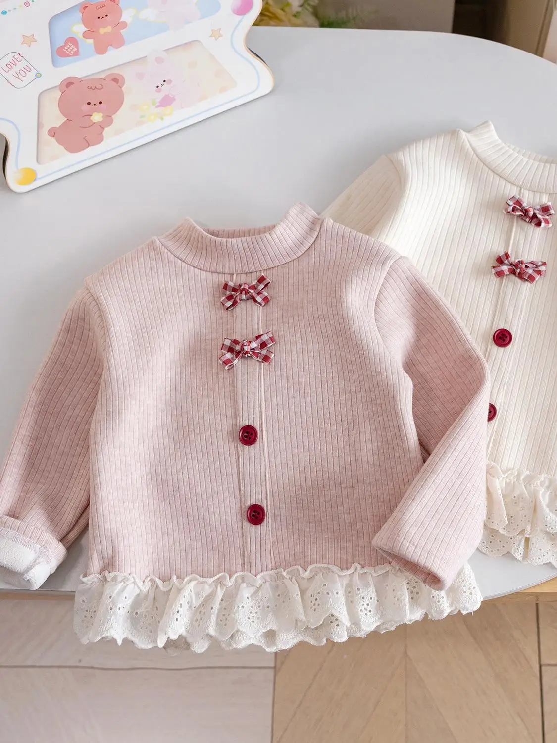 

Вязаная основа на подкладке для девочек, удобная кружевная отделка, зимняя новинка, корейская версия, детский топ, длинный хлопковый свитер свеча