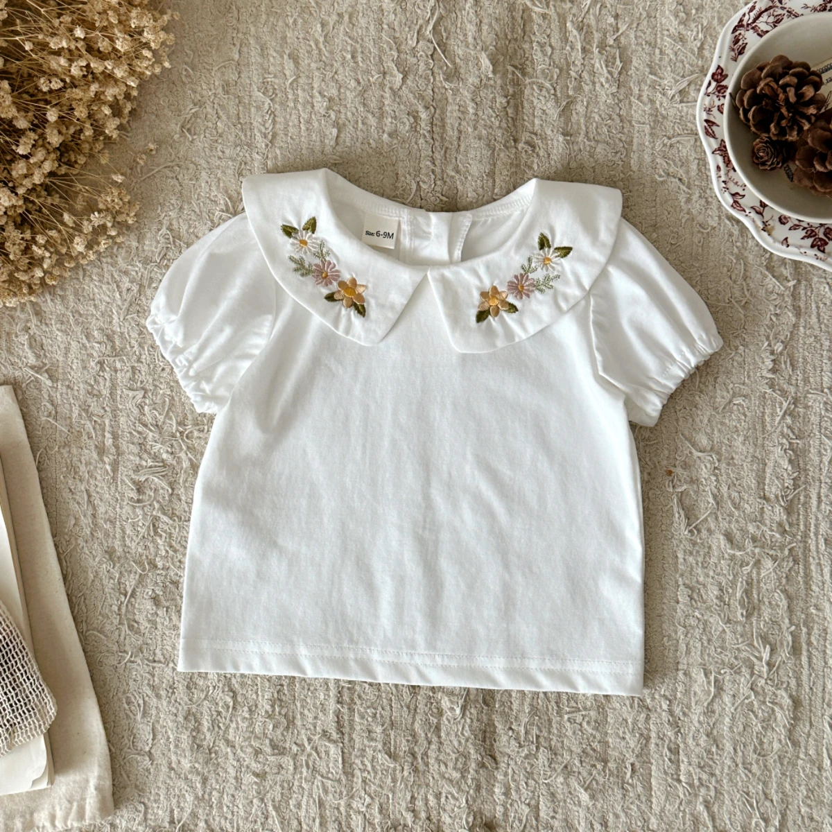 Sommerliches, weiches T-Shirt aus reiner Baumwolle für Babys, niedliche Blumenstickerei-Oberteile, weiße Hemden für Neugeborene und Kleinkinder, Kleidung 0-3 Jahre – Detail 1