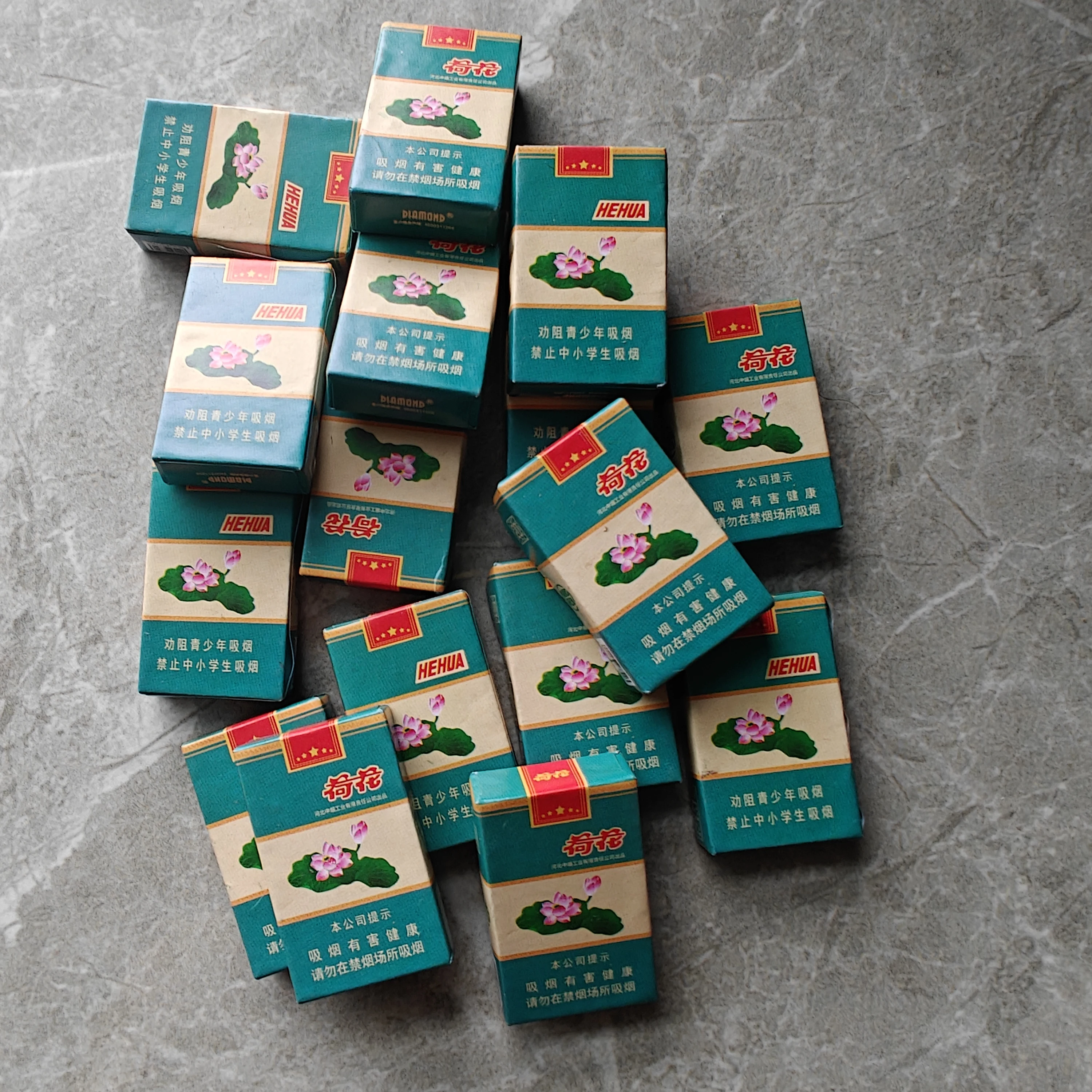 Caja de Cigarrillos de Madera Hecha a Mano, Modelo de Tienda de Conveniencia Vintage, Accesorio DIY, Cigarrillos Marca Lotus