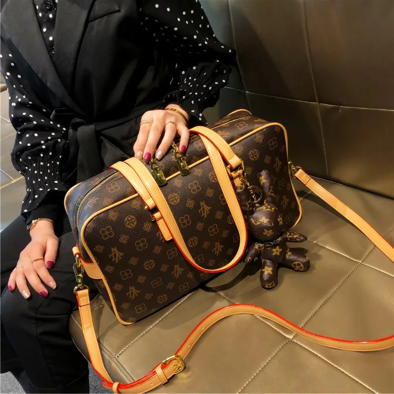 Classic Simple Diaper Bags For Women Elegant Designer Leather Handbag Vintage Minimalist Fashionable Large Capacity