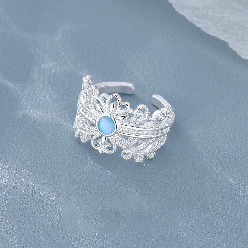 

Новинка в романтическом стиле, полые кольца с синими кристаллами для женщин, подвески в дворцовом стиле, кружевное кольцо с короной, тренд, свадебные изысканные ювелирные изделия, подарки