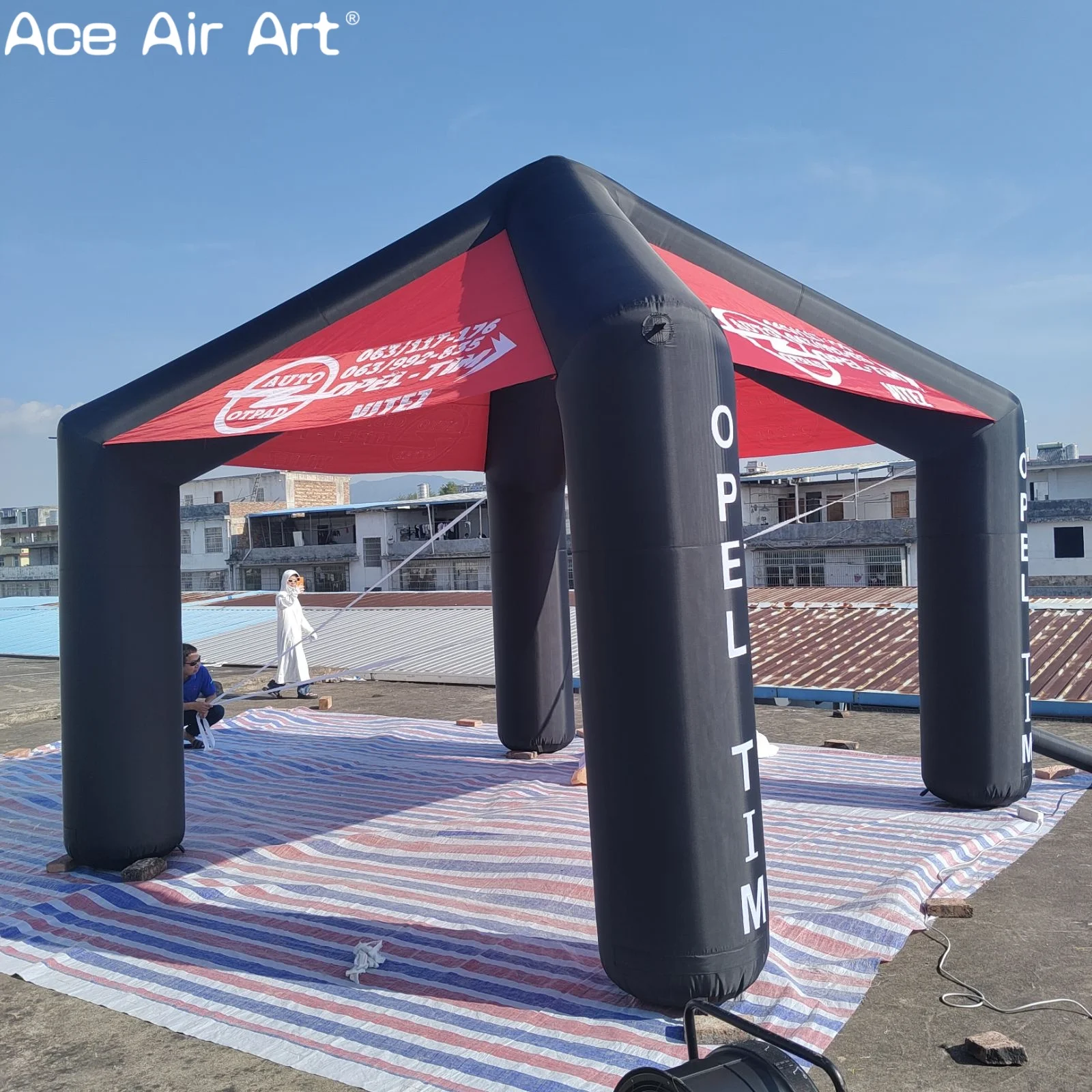 カスタムメイドの4本脚付き大型イベント用インフレータブルテント、販促やアウトドアアクティビティに最適