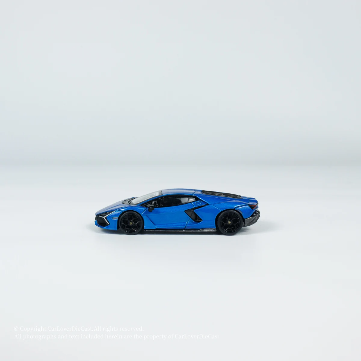 ミニカーgt revuelto blu eleos,ダイキャストカー,1:64