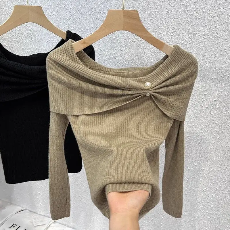 Long sleeved knit shirt Off shoulder sweater with a straight neck Autumn and Winter Underlay Shirt Sexy women's clothing pearl