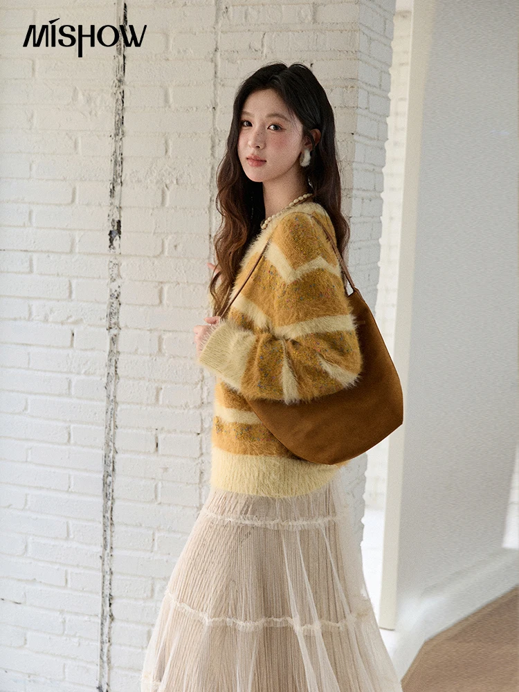 MISHOW Pullover lavorato a maglia con scollo a V da donna Maglione a righe gialle retrò 2025 Maglione lavorato a maglia allentato jacquard visone finto casual MXE87Z2766