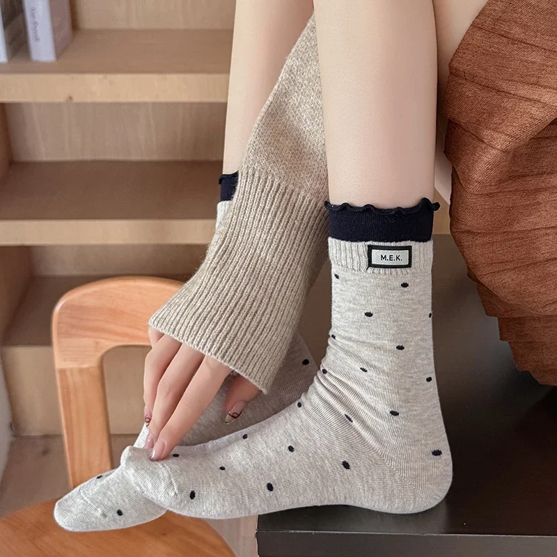 Calzini lunghi da donna in cotone, morbidi e comodi, con puntini carini, stile con volant, design preppy alla moda, calzini casual traspiranti per la strada e la casa