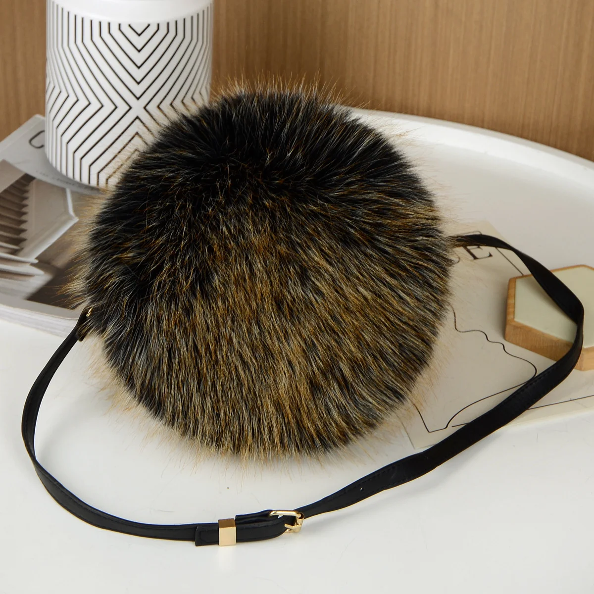 Women Winter Faux Fur Handbags Cute Plush Ladies Round Shape Shoulder Bag Cute Female Clutch Purse Love Handbags Messenger Bag