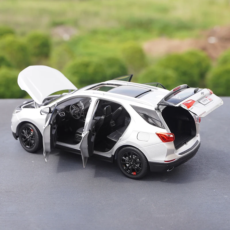 1:18 Chevrolets Equinox Redline SUV coche en miniatura de aleación Diecast Metal vehículo todoterreno modelo de coche colección de simulación juguete para regalo para niños