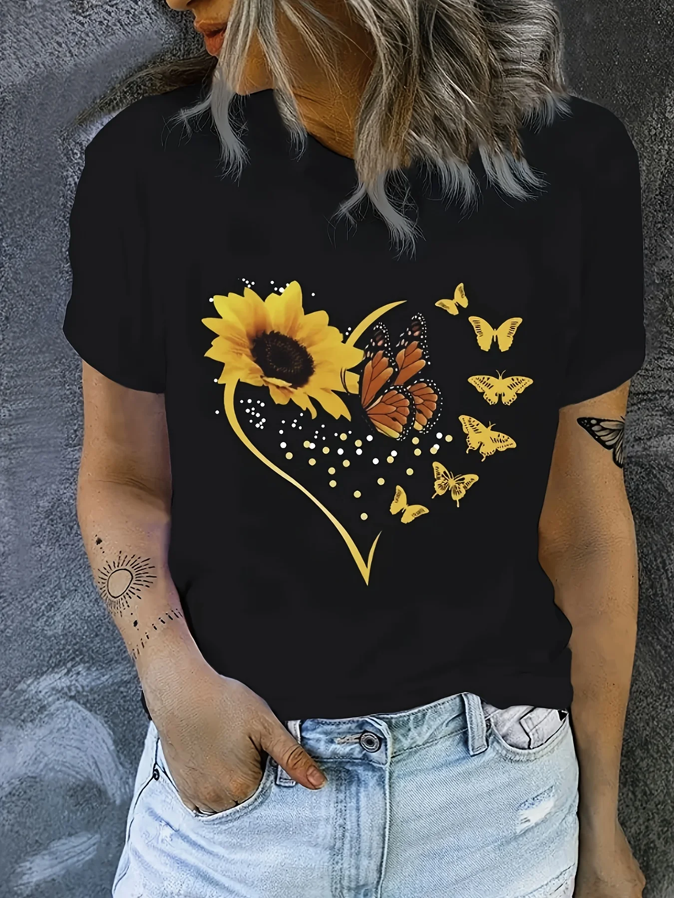 Chic Alphabet-Print Tee - Versatile, Easy-Care & Comfortable, Women's Casual All-Season T-Shirt Fashionable Womens Graphic Print T-Shirt - Casual Short Sleeve Crew Neck Top - Lightweight & Breathable for Spring & Summer Wardrobe