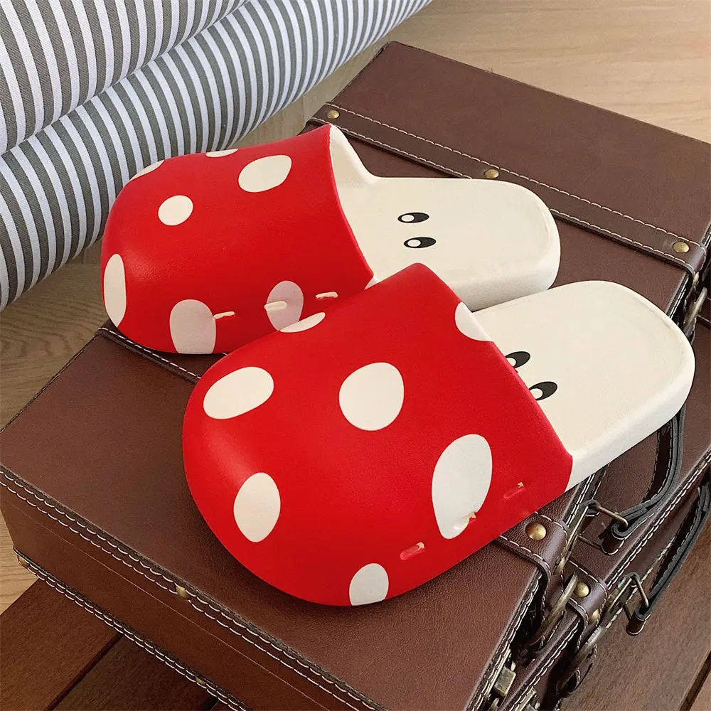 

Women's Polka Dot Fashion Slippers Wide Fit Closed Toe Indoor Outdoor Slides Shoes Odorless EVA Mules Clogs