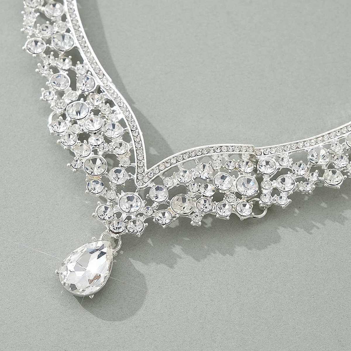 Set di collana e orecchini in cristallo barocco atmosferico europeo e americano, accessori per collane di gioielli da sposa per le donne