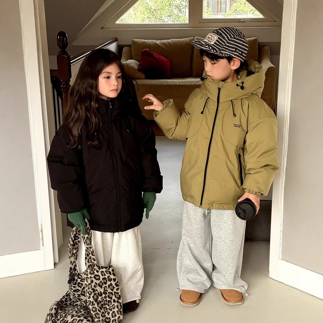 

Детская одежда, модный простой пуховик с капюшоном для мальчиков, новинка зимы 2025 года, повседневное теплое пуховое пальто в корейском стиле для мальчиков и девочек