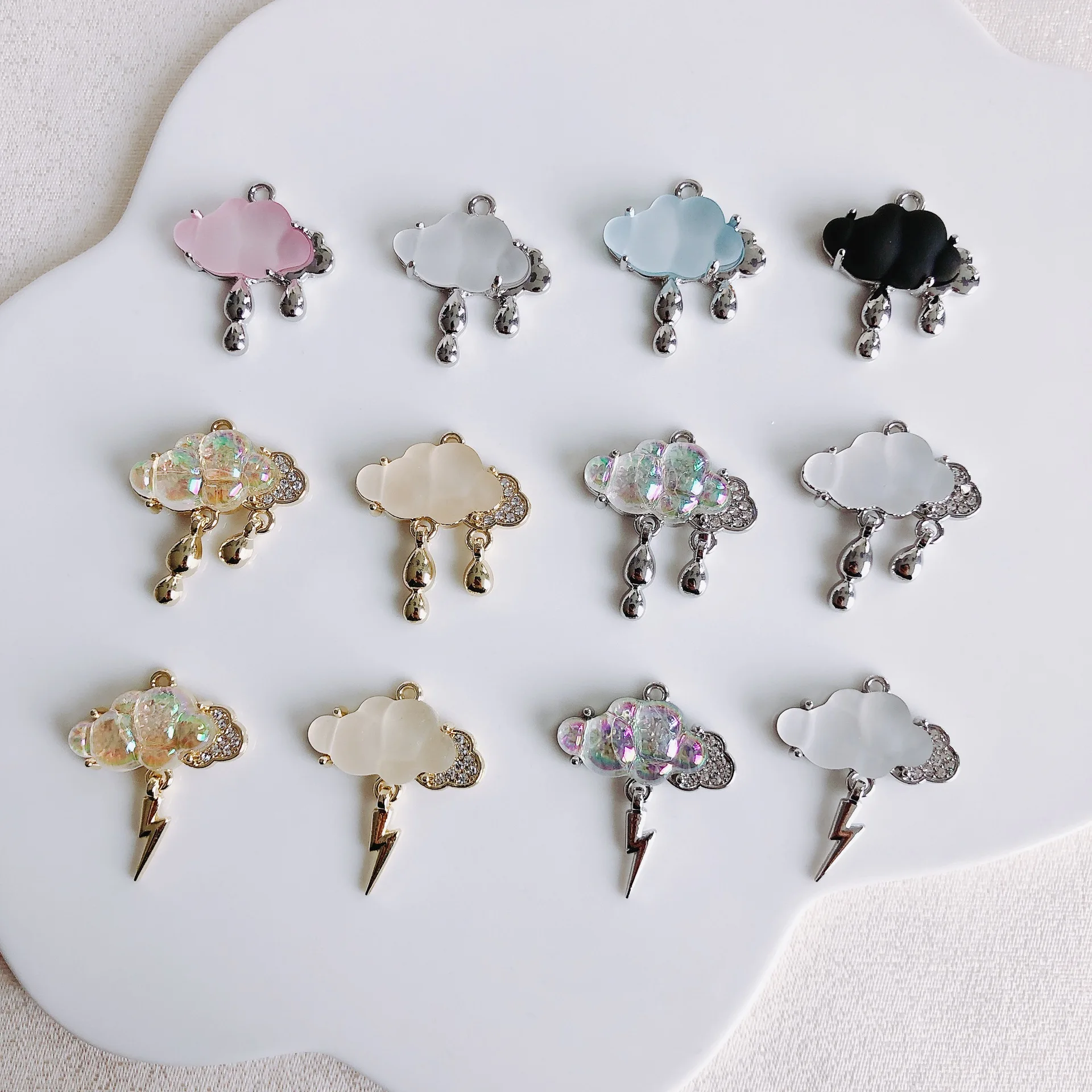 

DIY Jewelry Findings 10pcs 24*26*7mm Cute Acrylic Cloud Decorated Alloy Metal Jewelry Charms Fit Girls Necklace Earring Pendant